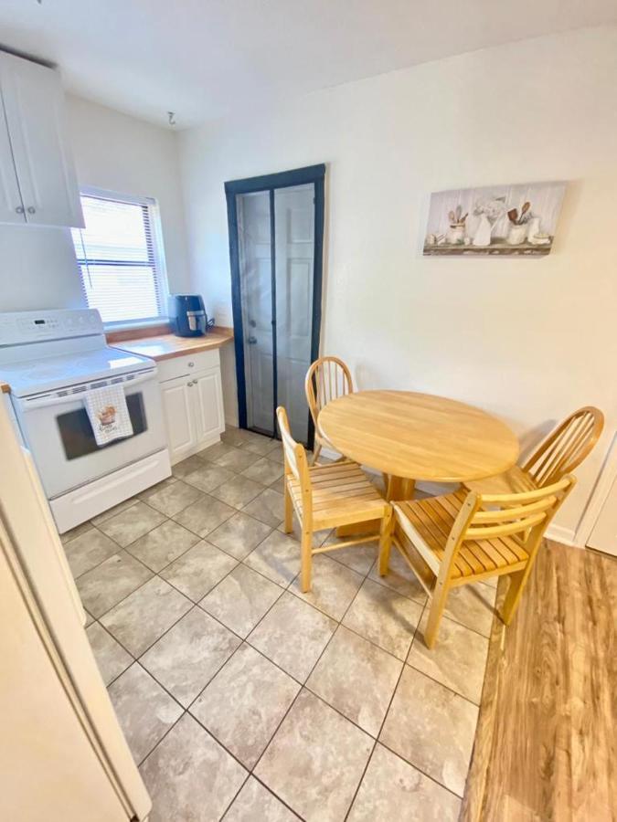 Two Fully Equipped Apartments And A Studio 5 Miles From The Beach سانت بطرسبرج المظهر الخارجي الصورة