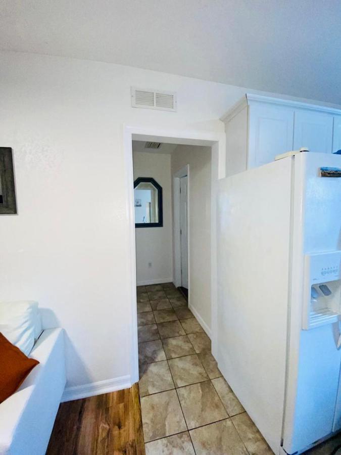 Two Fully Equipped Apartments And A Studio 5 Miles From The Beach سانت بطرسبرج المظهر الخارجي الصورة