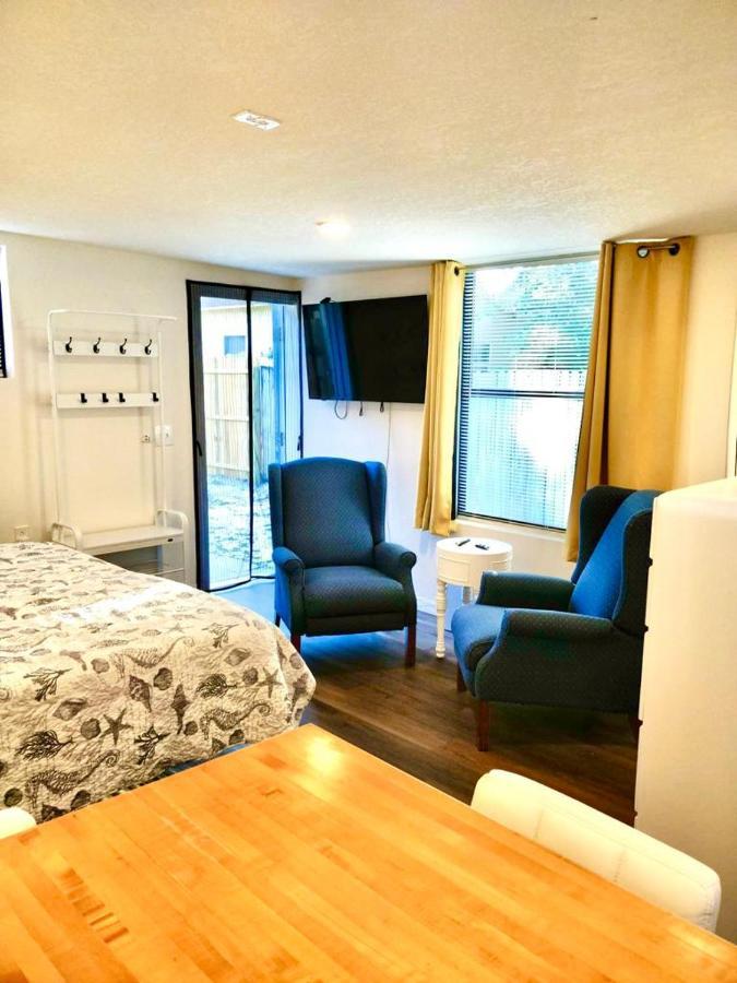 Two Fully Equipped Apartments And A Studio 5 Miles From The Beach سانت بطرسبرج المظهر الخارجي الصورة