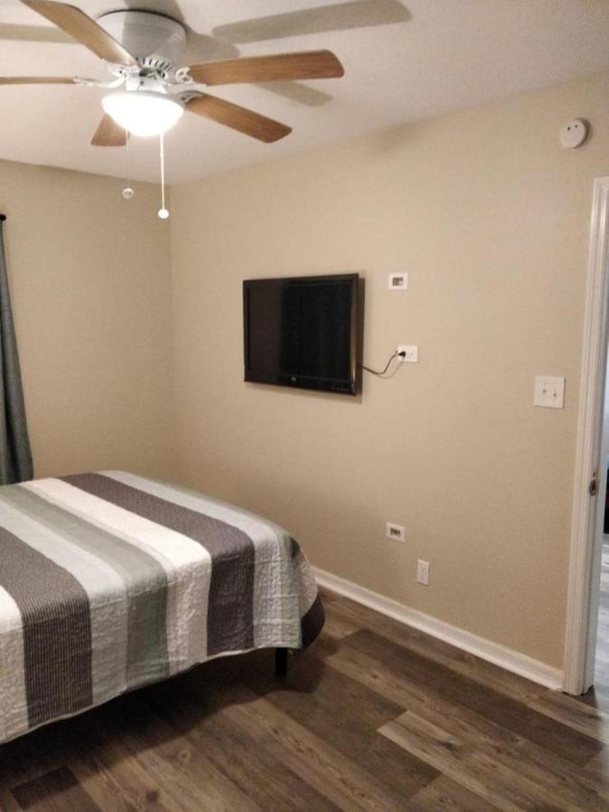 Two Fully Equipped Apartments And A Studio 5 Miles From The Beach سانت بطرسبرج المظهر الخارجي الصورة